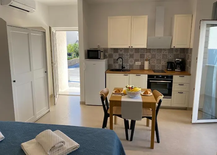 Josipa * Τρογκίρ