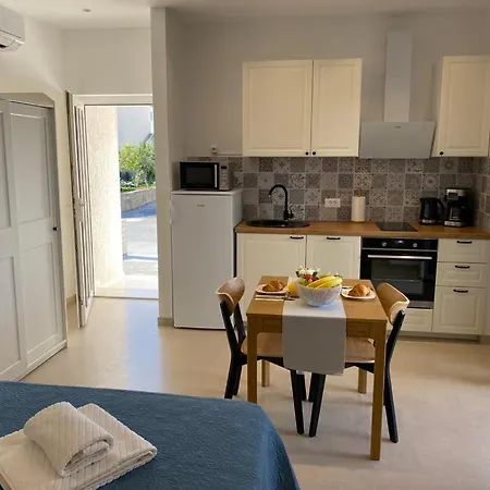 Josipa * 特罗吉尔