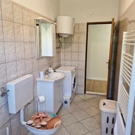 Josipa * 特罗吉尔